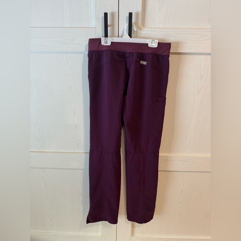 Figs women’s Deep Purple Scrub Set- XS/T Kade Cargo Pant & XXS Casma 3pocket top - Picture 3 of 13